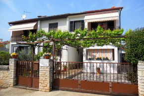 Apartments with a parking space Porec - 7033